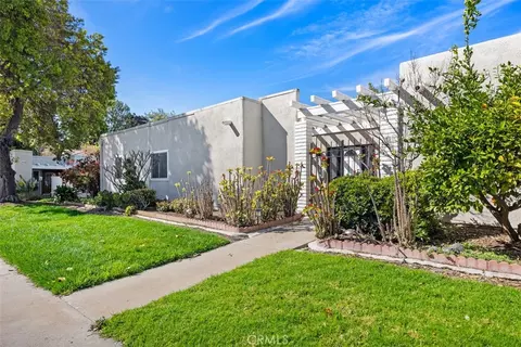 2005 Via Mariposa W #B, Laguna Woods, CA 92637