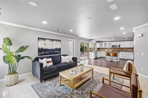 Living - 74 Linhaven, Irvine, CA 92602 photo 2 of 3