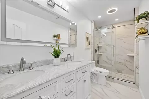 Bath - 74 Linhaven, Irvine, CA 92602 photo 4 of 6