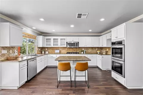 Kitchen - 74 Linhaven, Irvine, CA 92602 photo 3 of 3