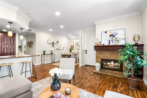 4561 Warner #203, Huntington Beach, CA 92649