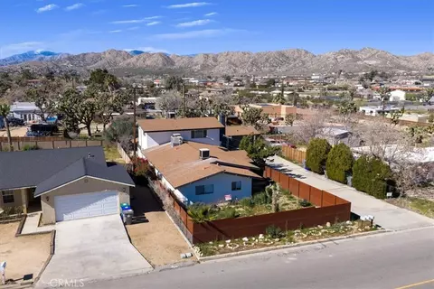 7428 Acoma Trl, Yucca Valley, CA 92284