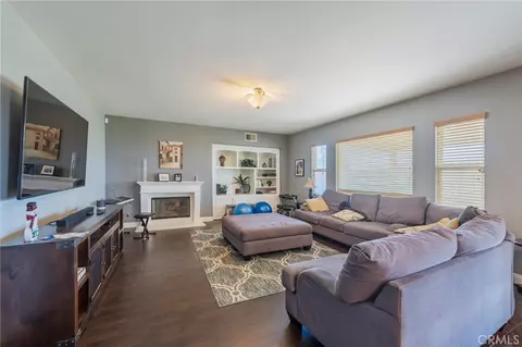Living - 17073 Spring Cyn, Riverside, CA 92503 photo 2 of 3