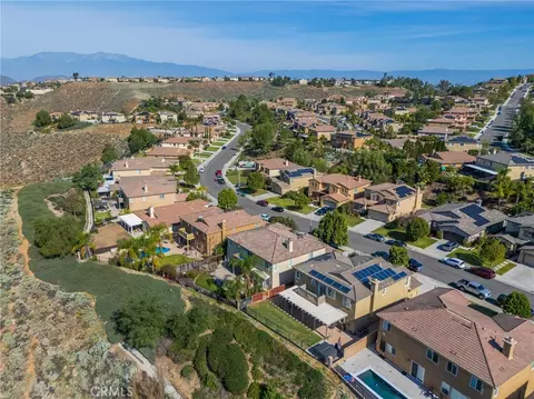 View/Area - 17073 Spring Cyn, Riverside, CA 92503 photo 4 of 8