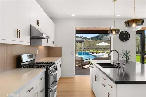Kitchen - 333 Canter Ct, Fallbrook, CA 92028 photo 3 of 3