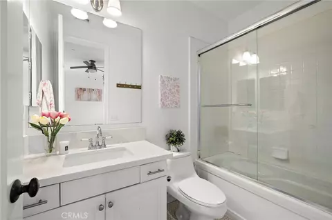 Bath - 33 Christopher St, Ladera Ranch, CA 92694 photo 4 of 5