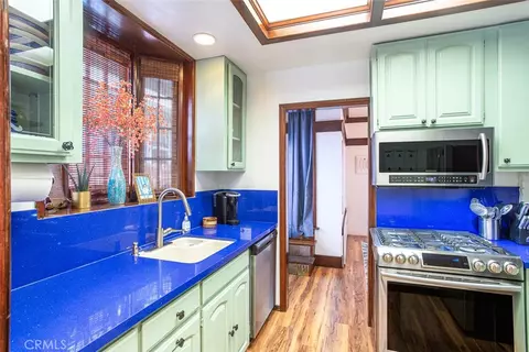 Kitchen - 708 E Alta Way, Long Beach, CA 90802 photo 2 of 3