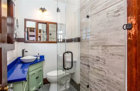 Bath - 708 E Alta Way, Long Beach, CA 90802 photo 1 of 2