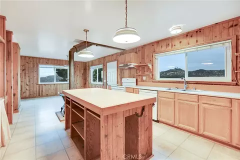 Kitchen - 6750 Rainbow Heights Rd, Fallbrook, CA 92028 photo 4 of 5