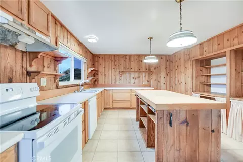 Kitchen - 6750 Rainbow Heights Rd, Fallbrook, CA 92028 photo 2 of 4