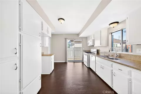 Entry Way - 14328 S Cahita, Compton, CA 90220 photo 1 of 6
