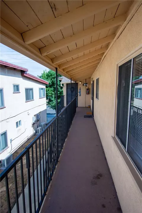 Entry Way - 906 E Imperial, El Segundo, CA 90245 photo 3 of 3
