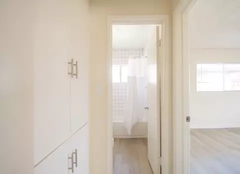 Entry Way - 906 E Imperial, El Segundo, CA 90245 photo 2 of 3