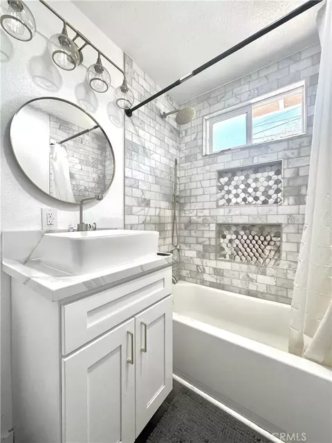 Bath - 3665 Ross St, Riverside, CA 92503 photo 1 of 3
