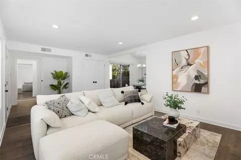 1410 Cabrillo Park Dr #E, Santa Ana, CA 92701