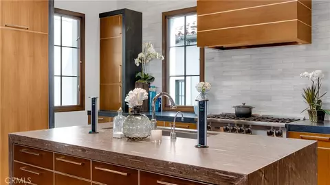 Kitchen - 2 Thomas Rd, Ladera Ranch, CA 92694 photo 3 of 6