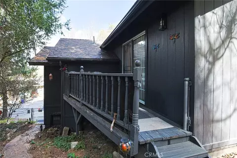 Exterior - 23095 Hemlock, Crestline, CA 92325 photo 9 of 10