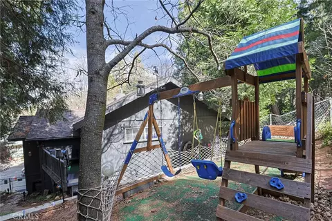Exterior - 23095 Hemlock, Crestline, CA 92325 photo 5 of 10