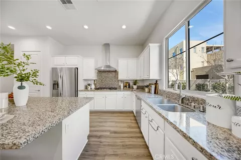 Kitchen - 104 Interval, Irvine, CA 92618 photo 4 of 4