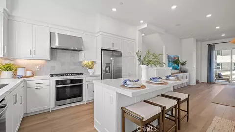 832 Sonia, Irvine, CA 92618 photo 2