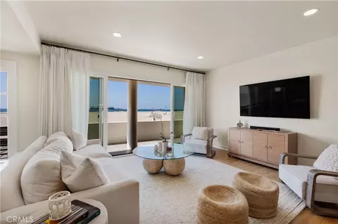 Living - 5537 E Seaside Walk, Long Beach, CA 90803 photo 2 of 6