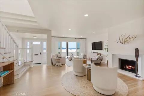 Living - 5537 E Seaside Walk, Long Beach, CA 90803 photo 5 of 6