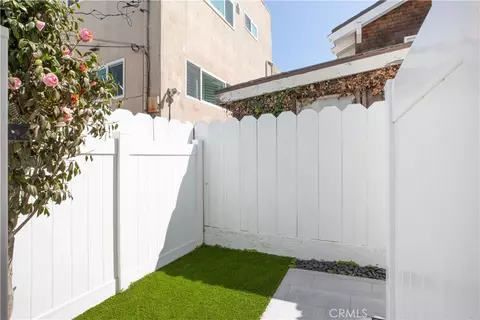 Exterior - 5537 E Seaside Walk, Long Beach, CA 90803 photo 5 of 8