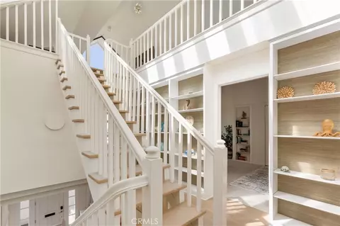 Entry Way - 5537 E Seaside Walk, Long Beach, CA 90803 photo 2 of 4