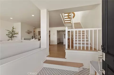 Entry Way - 5537 E Seaside Walk, Long Beach, CA 90803 photo 1 of 4