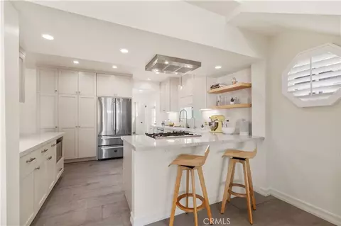 Kitchen - 5537 E Seaside Walk, Long Beach, CA 90803 photo 1 of 3