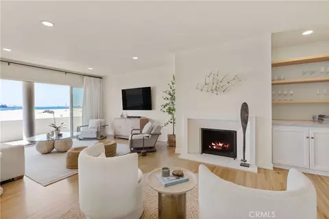 Living - 5537 E Seaside Walk, Long Beach, CA 90803 photo 4 of 6