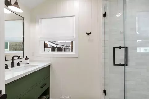 Bath - 5537 E Seaside Walk, Long Beach, CA 90803 photo 3 of 4