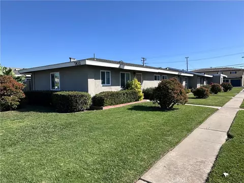 7832 Ronald Dr, Huntington Beach, CA 92647