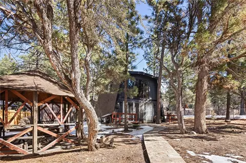 Exterior - 189 Moreno Ln, Sugarloaf, CA 92386 photo 2 of 7