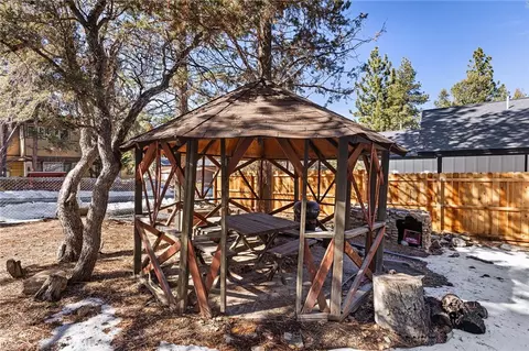 Exterior - 189 Moreno Ln, Sugarloaf, CA 92386 photo 3 of 7