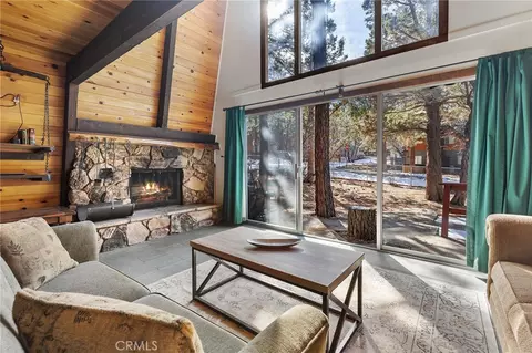 Living - 189 Moreno Ln, Sugarloaf, CA 92386 photo 1 of 2