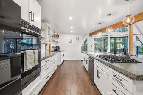 Kitchen - 1349 Valley Vw, Crestline, CA 92325 photo 1 of 5