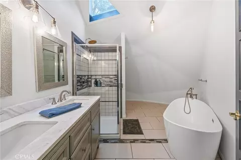 Bath - 1349 Valley Vw, Crestline, CA 92325 photo 1 of 4