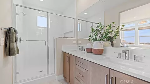 Bath - 840 Sonia, Irvine, CA 92618 photo 2 of 4