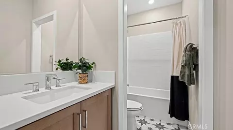Bath - 840 Sonia, Irvine, CA 92618 photo 3 of 4
