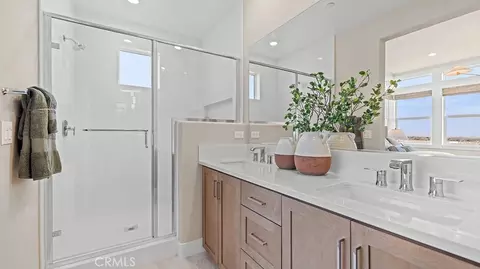 Bath - 840 Sonia, Irvine, CA 92618 photo 2 of 4