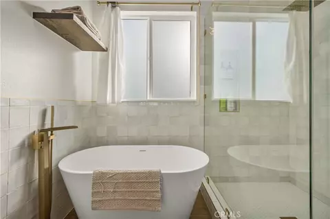 Bath - 20996 Mountain Gate Dr, Riverside, CA 92507 photo 2 of 4