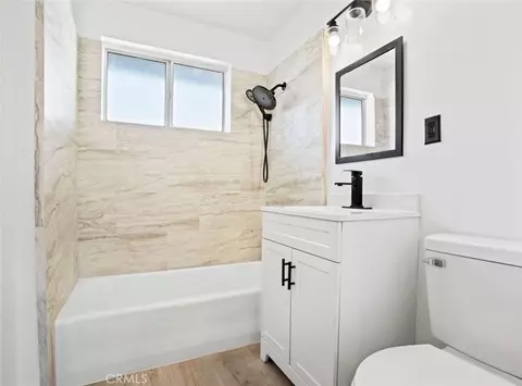 Bath - 44715 Gingham, Lancaster, CA 93535 photo 2 of 3