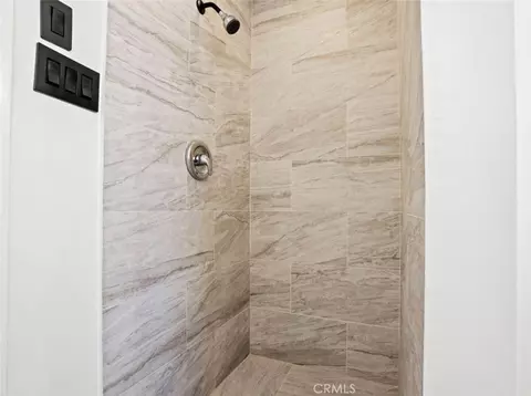 Bath - 44715 Gingham, Lancaster, CA 93535 photo 3 of 3