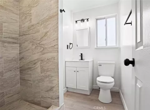 Bath - 44715 Gingham, Lancaster, CA 93535 photo 1 of 3