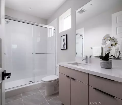 Bath - 18510 Boulder Blf, Silverado, CA 92676 photo 6 of 6