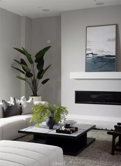 Living - 18510 Boulder Blf, Silverado, CA 92676 photo 5 of 7