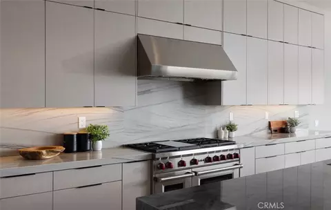 Kitchen - 18510 Boulder Blf, Silverado, CA 92676 photo 4 of 6