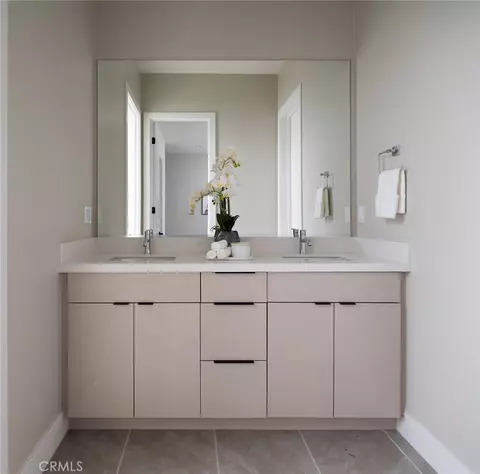 Bath - 18510 Boulder Blf, Silverado, CA 92676 photo 5 of 6