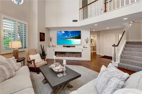 515 Bay Hill Dr, Newport Beach, CA 92660